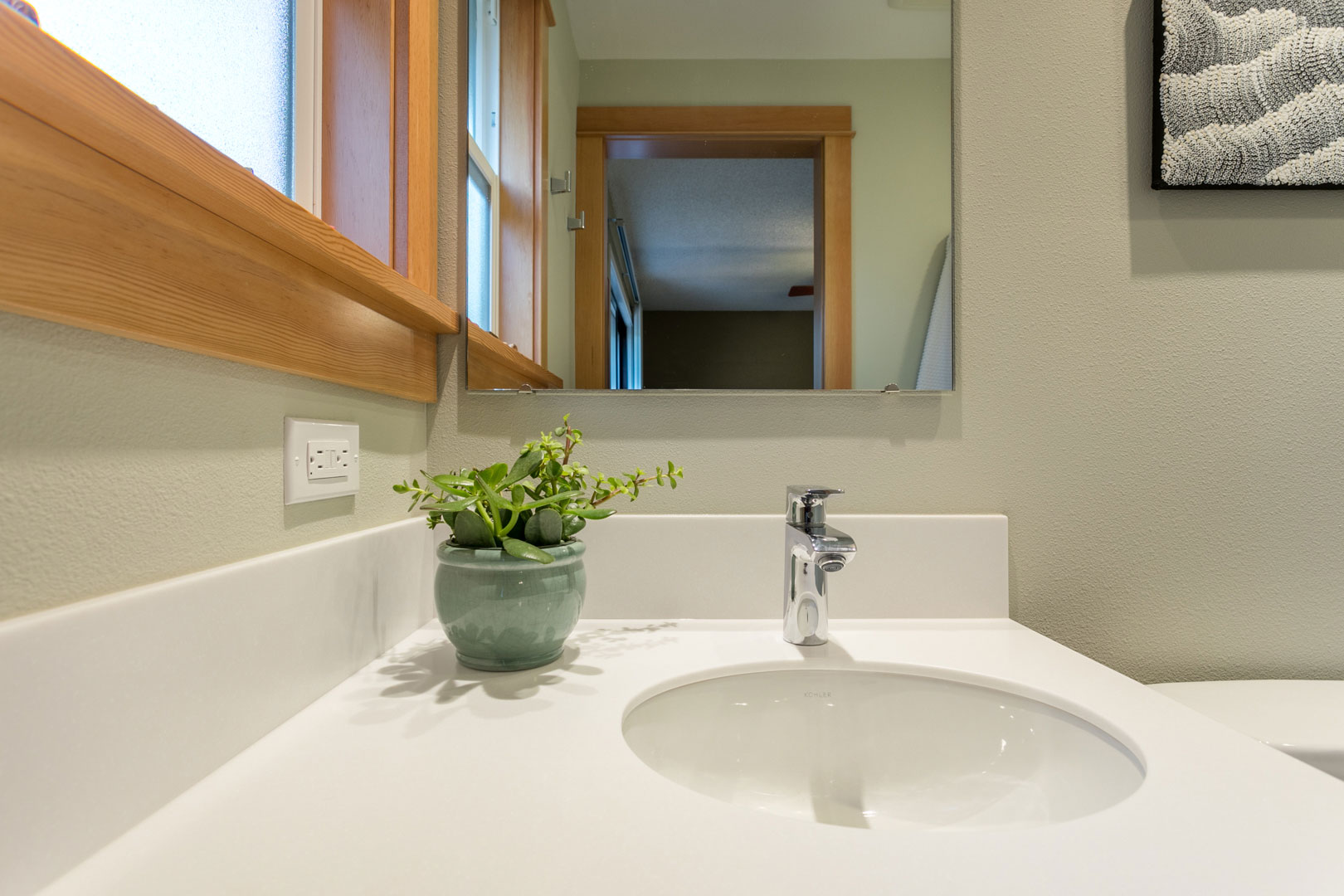 jack and jill updated bathroom remodel - Henderer Design + Build, Corvallis OR