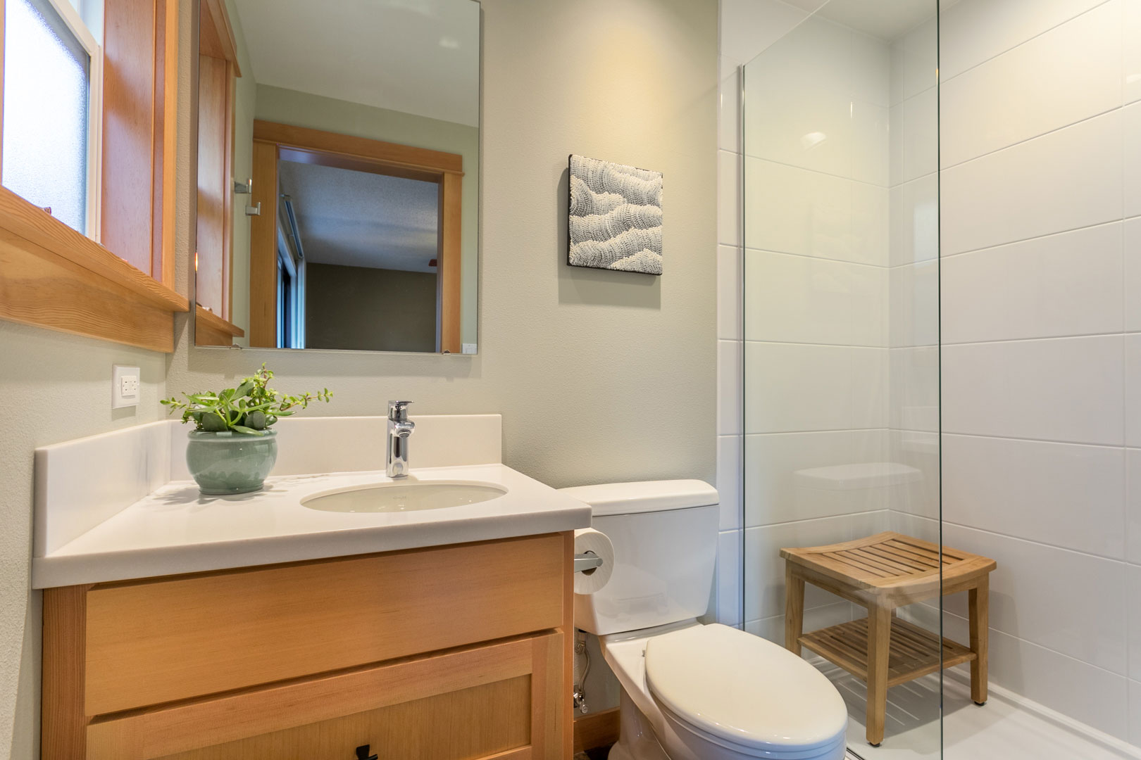 jack and jill updated bathroom remodel - Henderer Design + Build, Corvallis OR