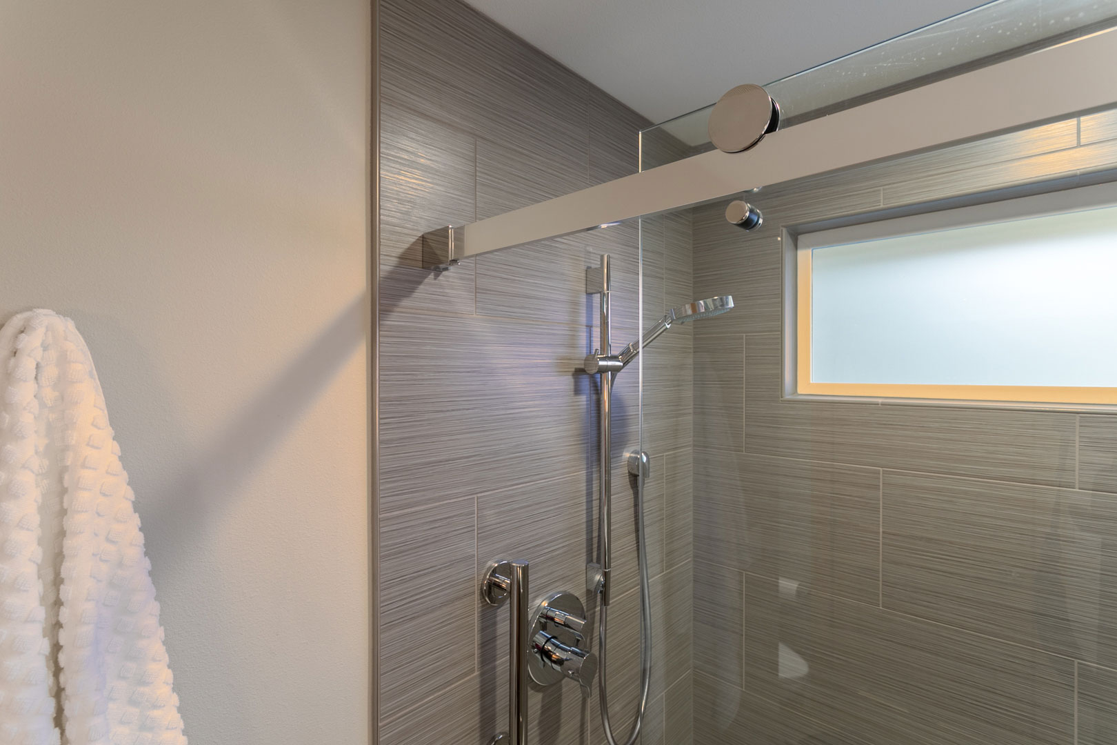 jack and jill updated bathroom remodel - Henderer Design + Build, Corvallis OR