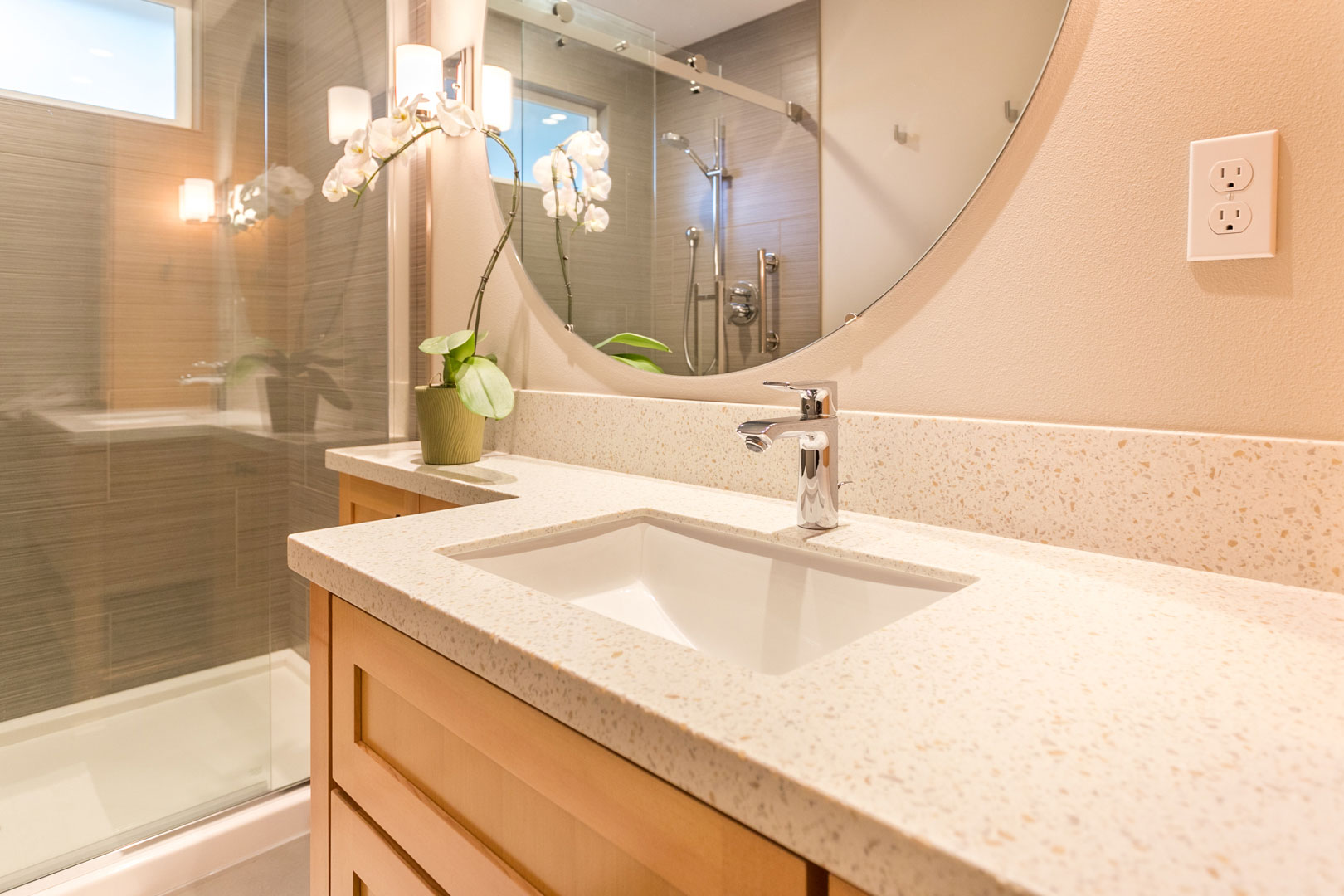 jack and jill updated bathroom remodel - Henderer Design + Build, Corvallis OR