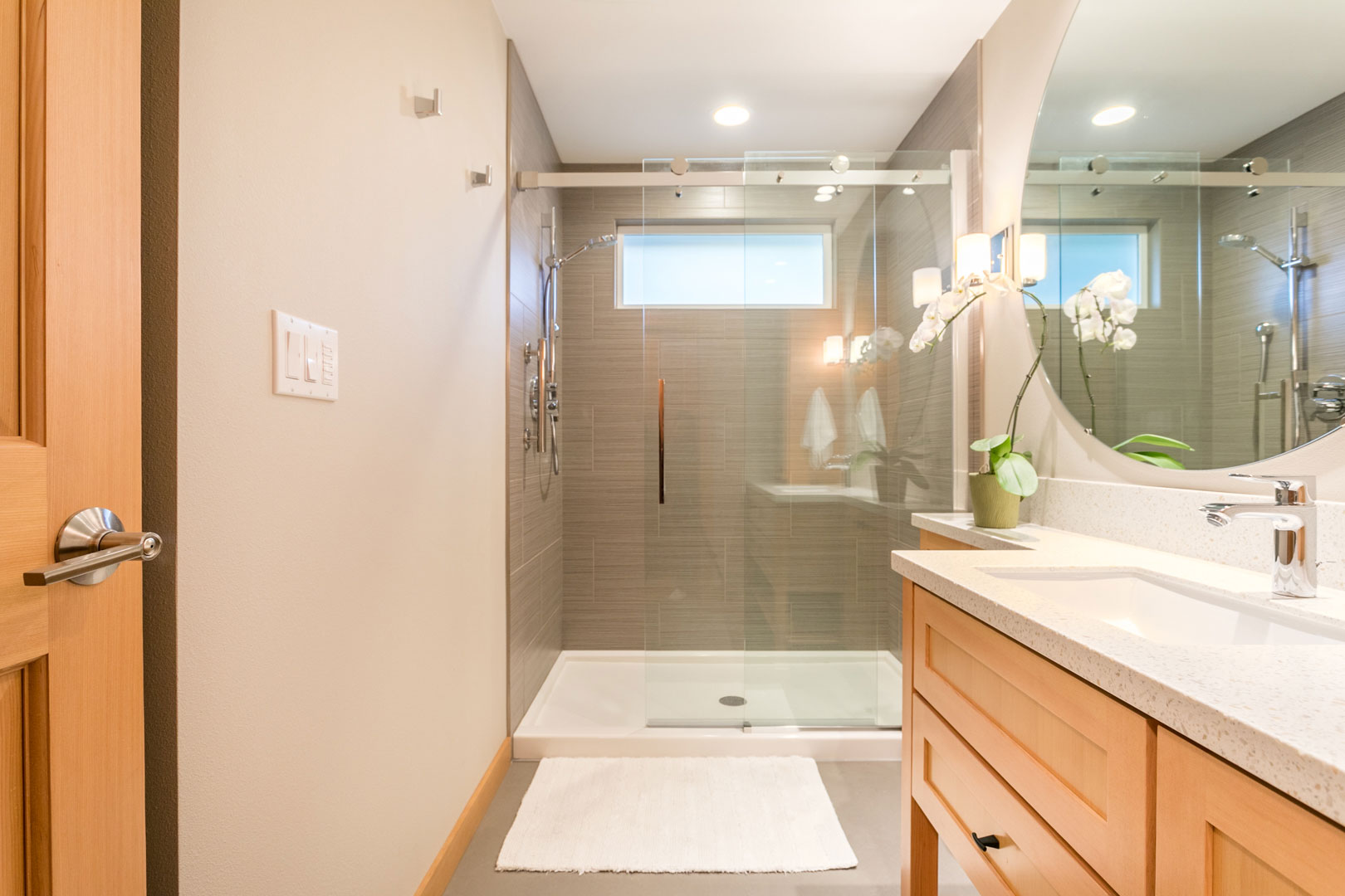 jack and jill updated bathroom remodel - Henderer Design + Build, Corvallis OR