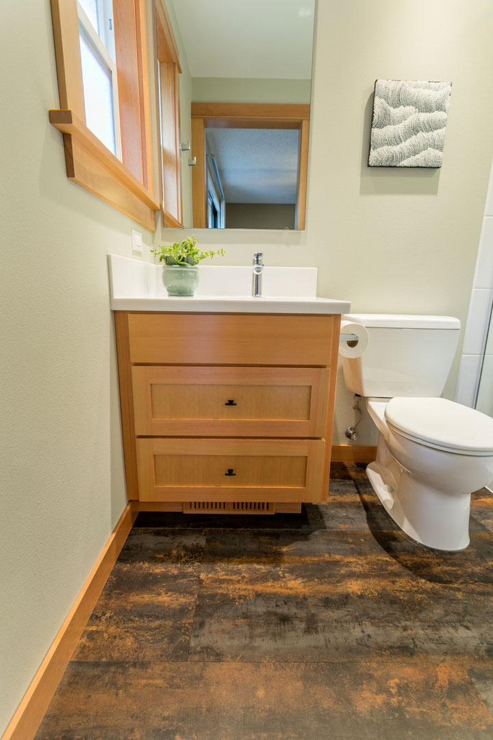 jack and jill updated bathroom remodel - Henderer Design + Build, Corvallis OR