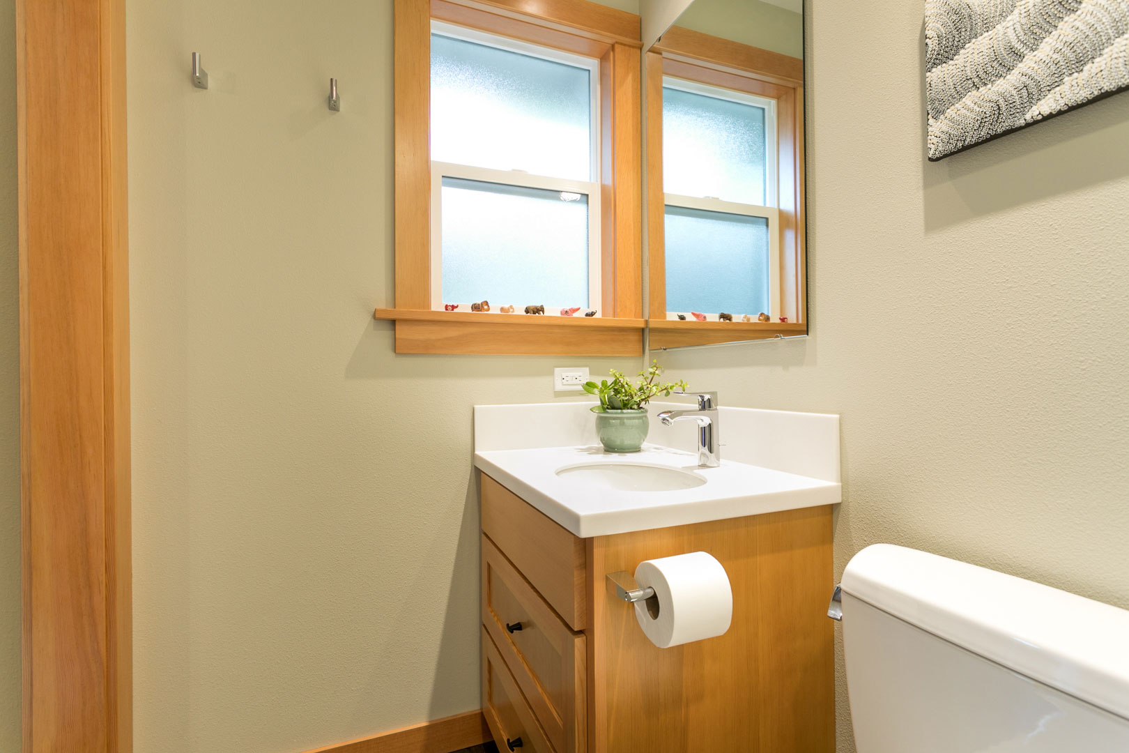 jack and jill updated bathroom remodel - Henderer Design + Build, Corvallis OR