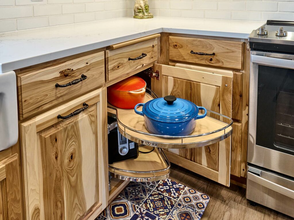 https://www.hendererdesignbuild.com/wp-content/uploads/2021/12/country-kitchen-remodel-5-1024x768.jpg