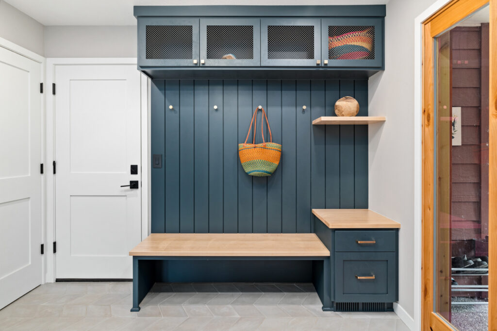 Custom-built entryway organization